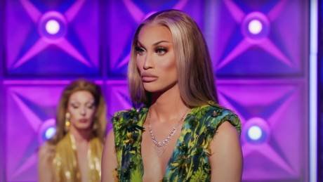 Watch Rupaul S Drag Race Star Kerri Colby Rocking Jennifer Lopez S Iconic Versace Dress While Performing With Jlo Herself Tv