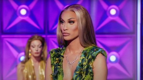 Watch Rupaul S Drag Race Star Kerri Colby Rocking Jennifer Lopez S Iconic Versace Dress While Performing With Jlo Herself Tv